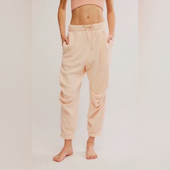 Free People Pants - NWT FREE PEOPLE DAY OFF FLEECE JOGGERS - TENDER PEACH